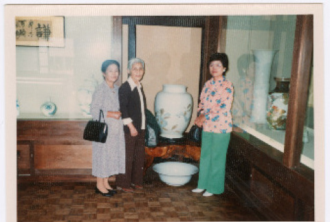 Mitsuye Yabe and Friends with a Pot (ddr-ohs-1-230)