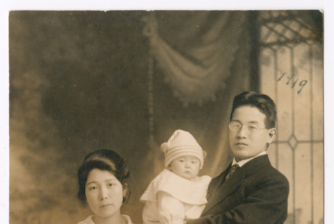 H. Shimizu and family (ddr-densho-474-8)