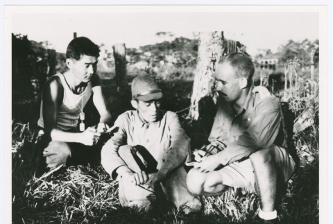 Nisei soldier with a British Intelligence Officer (ddr-densho-1007-286)