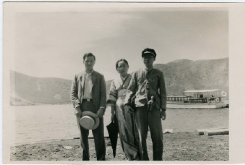 Japanese Americans at the beach (ddr-densho-26-219)