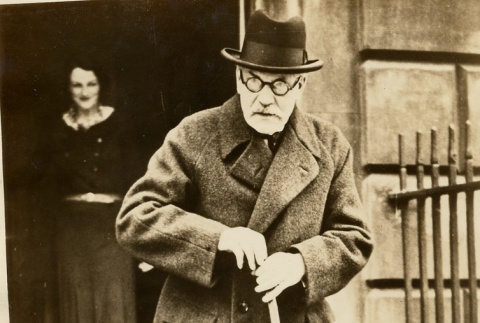 Ramsay MacDonald leaving his home (ddr-njpa-1-923)