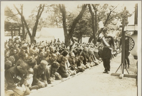 Soldiers speaking to a group (ddr-njpa-13-1555)