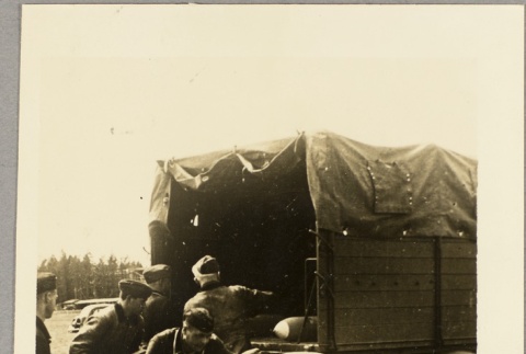 German soldiers loading bombs onto a truck (ddr-njpa-13-864)