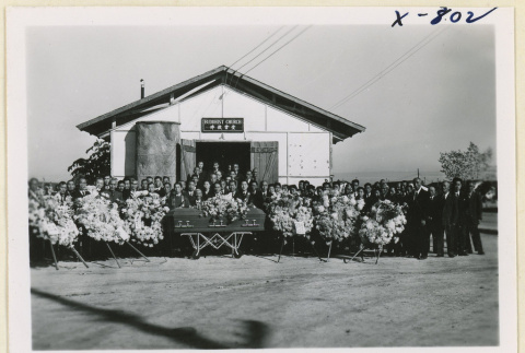 Mourners at Nikei Yoshimori's funeral (ddr-densho-37-1914)