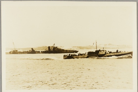 Photograph of German naval ships (ddr-njpa-13-999)