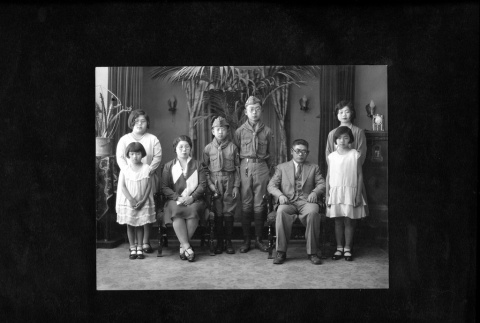 Taenaka family portrait (ddr-csujad-25-256)