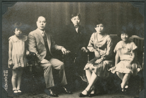 Family portrait (ddr-densho-483-293)