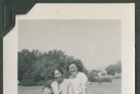 Family at Lake Merritt (ddr-densho-321-931)