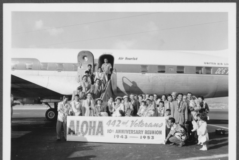 Arrivals to 442nd reunion in Hawaii (ddr-densho-363-82)