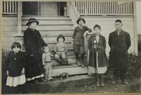 Yoshioka family (ddr-densho-357-674)