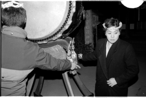 Kenny and Chizuko lifting drum (ddr-densho-1007-1225)