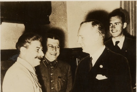 Joachim von Ribbentrop shaking hands with Joseph Stalin (ddr-njpa-1-1461)