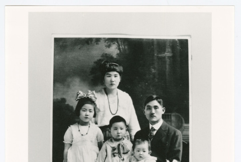 Couple and three children (ddr-densho-1007-229)