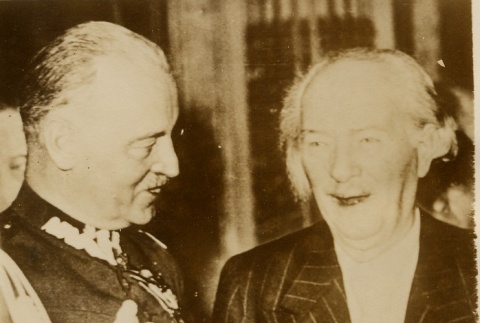 Ignacy Jan Paderewski shaking hands (ddr-njpa-1-1299)
