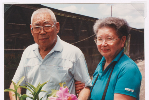 Takeo Isoshima and Mitzi Isoshima in Hawaii (ddr-densho-477-494)