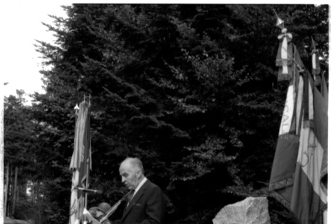 Man giving speech (ddr-densho-1007-1302)