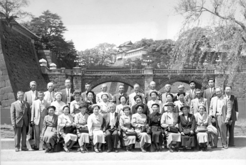 Rosanzerusu Koyasan Kankodan [Koyasan Los Angeles Branch Tourist Party, Kokyogaien National Gardens] (ddr-csujad-25-133)