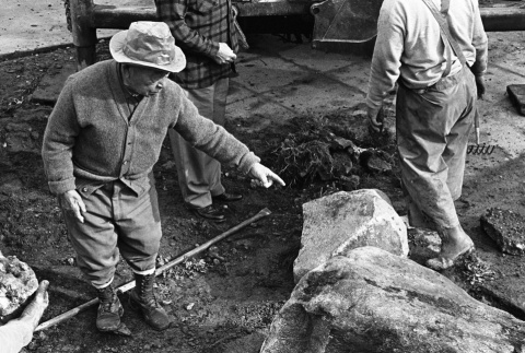 Fujitaro Kubota and Tom Kubota setting stone, Seattle University (ddr-densho-354-2085)