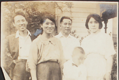 Family picture (ddr-densho-278-193)
