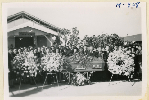 Mourners at Hamada funeral (ddr-densho-37-1795)
