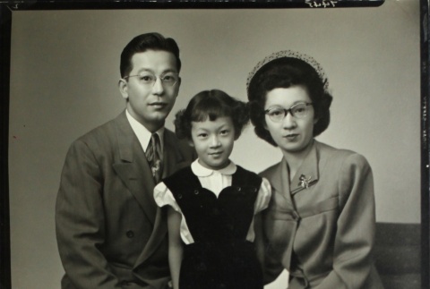 Family portrait (ddr-densho-252-107)
