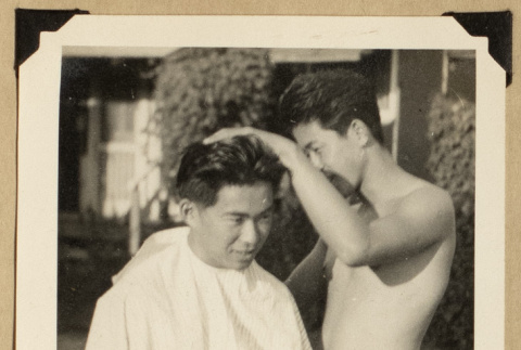 Gary Kikawa gets a haircut (ddr-densho-542-580)