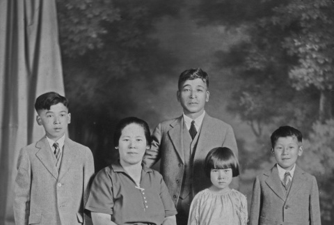 Family portrait in Seattle (ddr-densho-354-22)