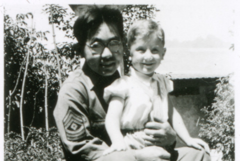 Soldier and child (ddr-densho-1007-780)
