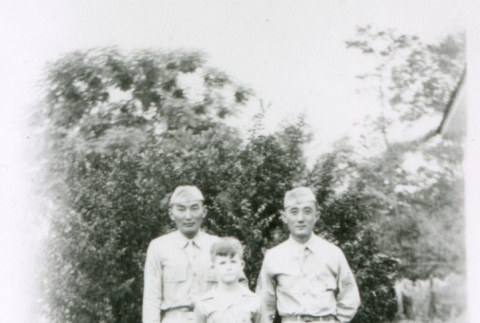 Two soldiers and child (ddr-densho-1007-790)