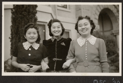 Group of three women (ddr-densho-287-30)