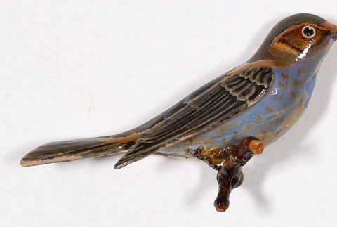 Carved sparrow bird pin (ddr-densho-475-153)