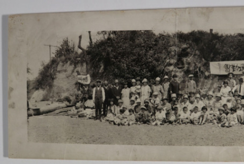 Panorama of large group of Japanese on outing (ddr-densho-321-1410)