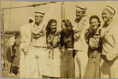 Sailors posing with young women (ddr-njpa-13-103)