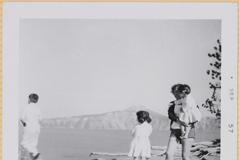 Yoshiko, Leslie, Susan and William Shiomi at Crater Lake overlook (ddr-densho-522-431)