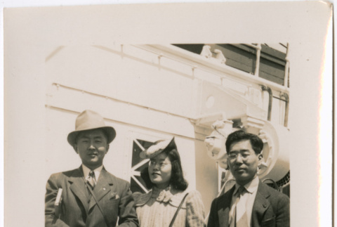 Henri Takahashi and Tomoye (Nozawa) Takahashi with unknown man (ddr-densho-426-1992)
