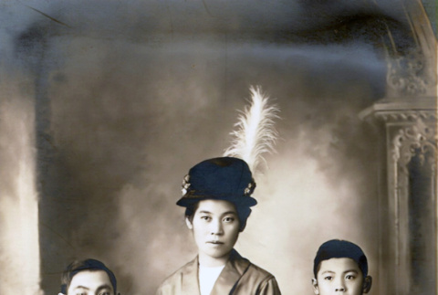 Portrait of Hashiguchi family (ddr-densho-474-206)