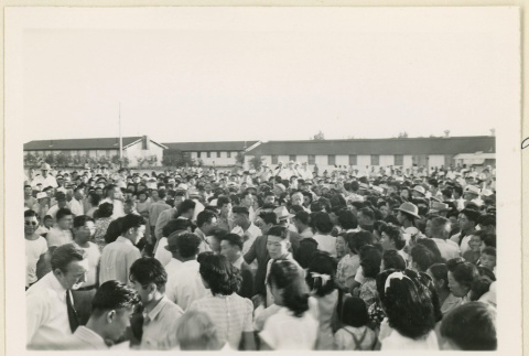 Farewell group at Block 50 (ddr-densho-37-1534)