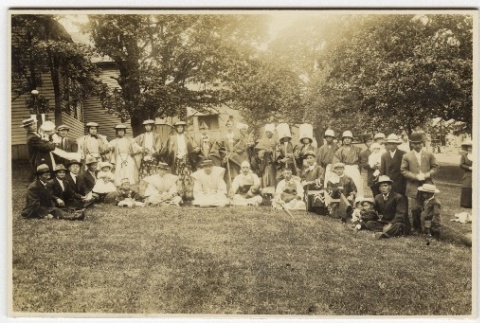Photograph and note (ddr-densho-259-649-mezzanine-2747e21d4c)