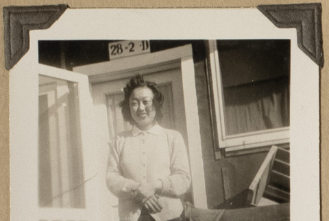 Daisy Uyeda at Rohwer (ddr-densho-542-424)