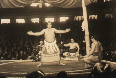 Minanogawa Tozo performing a ring-entering ceremony (ddr-njpa-4-951)