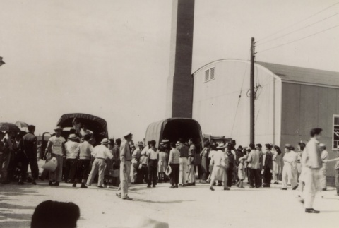 Arrival of Japanese Americans transferring from Tule Lake (ddr-densho-161-27)