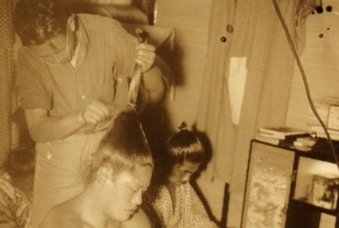 Maedayama Eigoro getting a haircut (ddr-njpa-4-993)