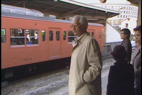 Exterior footage at Tokyo Station, part 2 (ddr-densho-1007-1722)