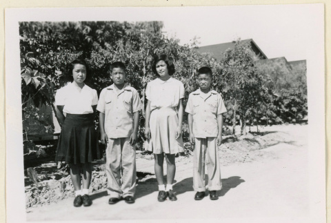 Nakada children (ddr-densho-37-1709)