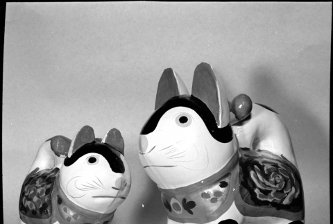 Ceramic cats (ddr-densho-426-2215)