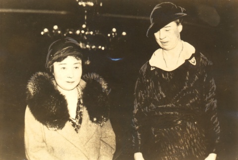 Hiroshi Saito's wife and another woman (ddr-njpa-4-2537)