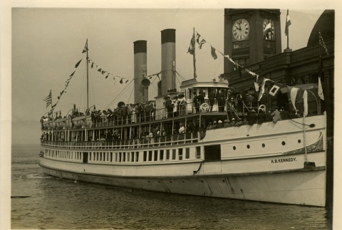 Steamship at Colman Dock (ddr-densho-35-194)