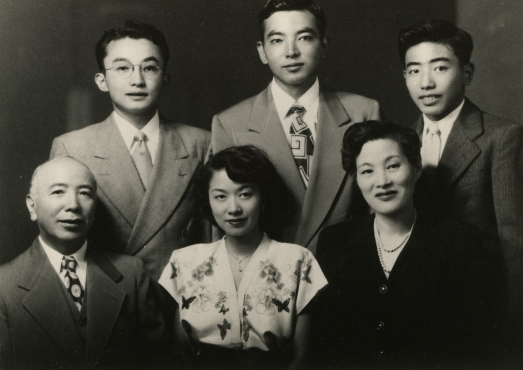 Portrait of the Yasutake family. Parents Jack and Hide Yasutake are seated in the front row with their daughter Mitsuye. Their sons Jack, Tosh, and Mike are standing behind them.